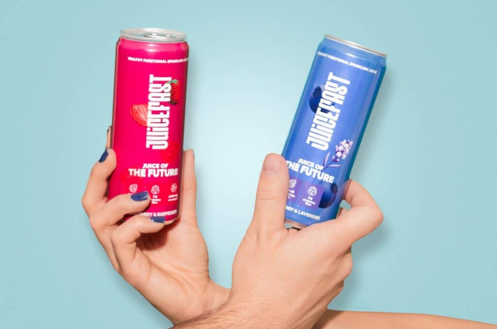 JUICEFAST FLOW djevojka i momak sa limenkama Flow